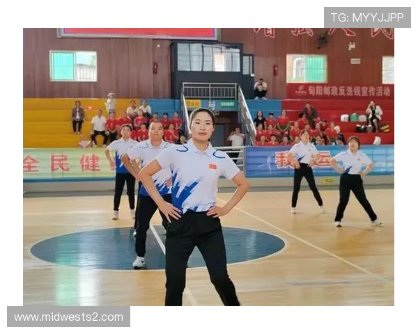 天津男篮啦啦队舞动活力 体育精神与舞蹈艺术的完美融合