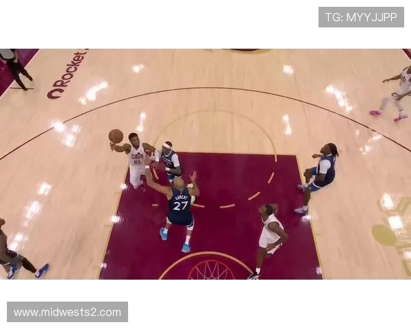 米切尔撤步三分领衔骑士10-0攻势领先森林狼12分