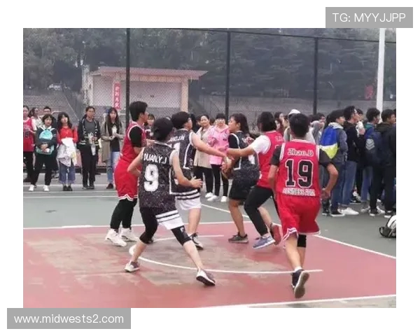 宁波男篮主场获胜庆祝热烈鼓声激荡 力克关键卡位战迎接更多胜利